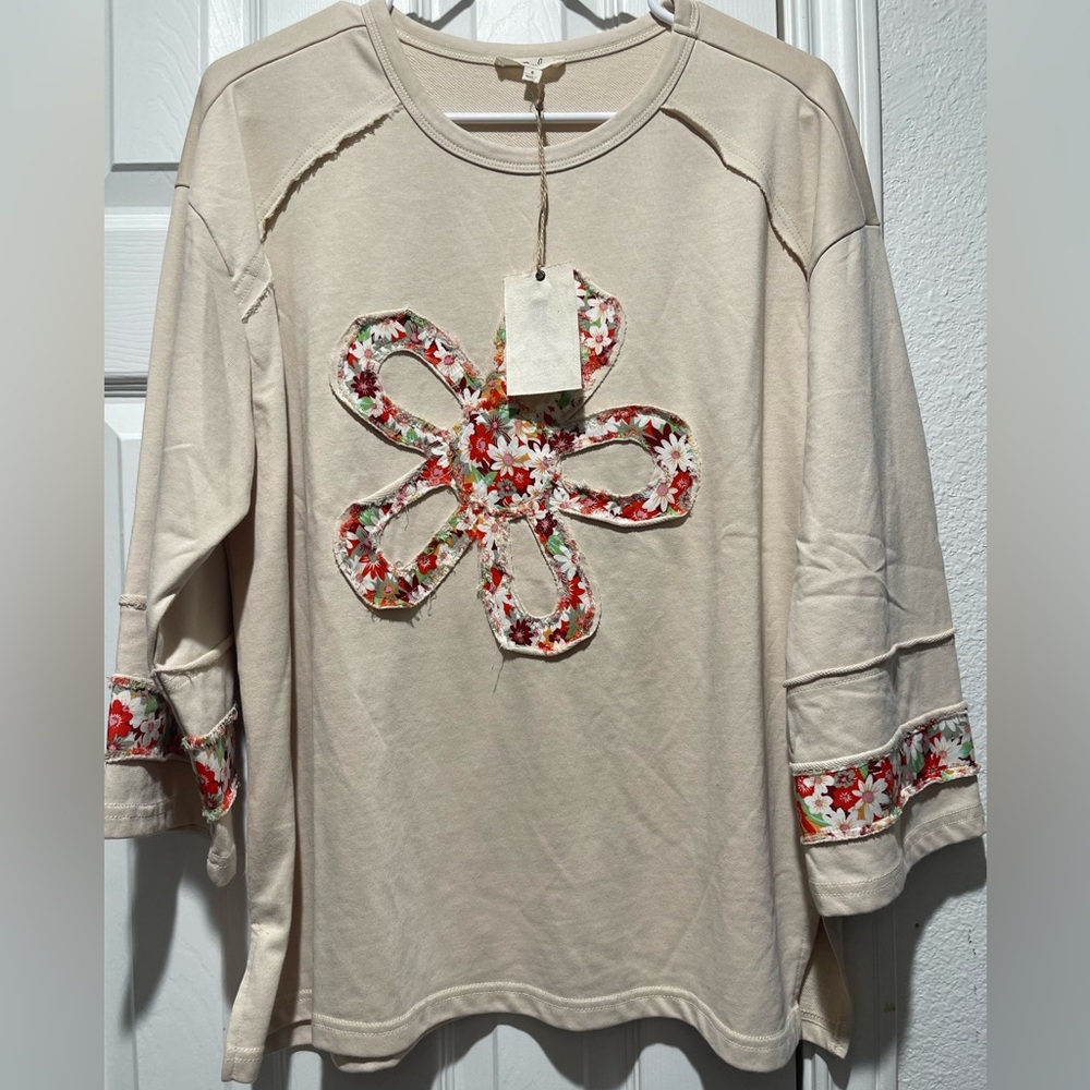 Floral Appliqué Beige Top Easel